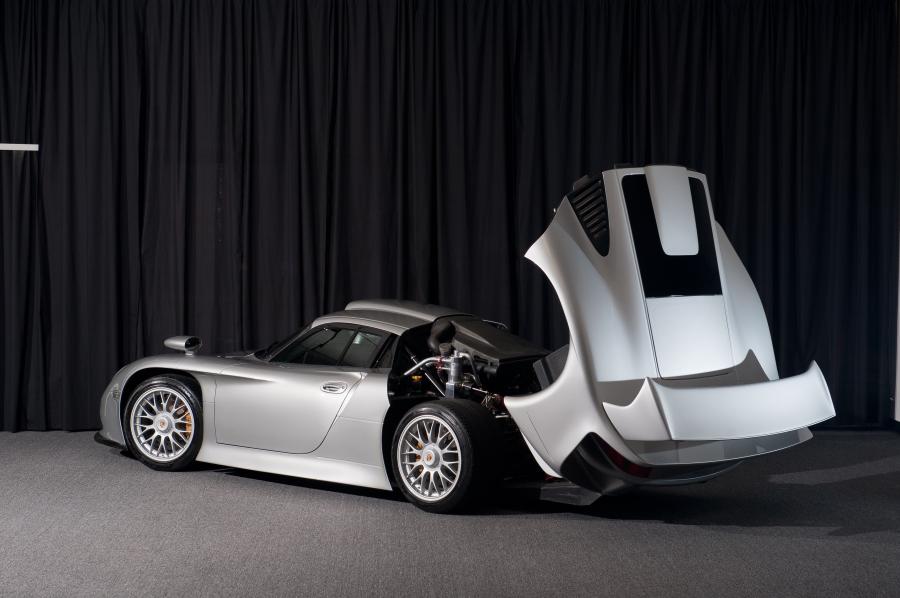  Porsche 911 GT1 Strassenversion 1997 года  (фото 20 из 61)